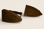 2 st STRYKJÄRN, gjutjärn, tidigt 1900-tal.
