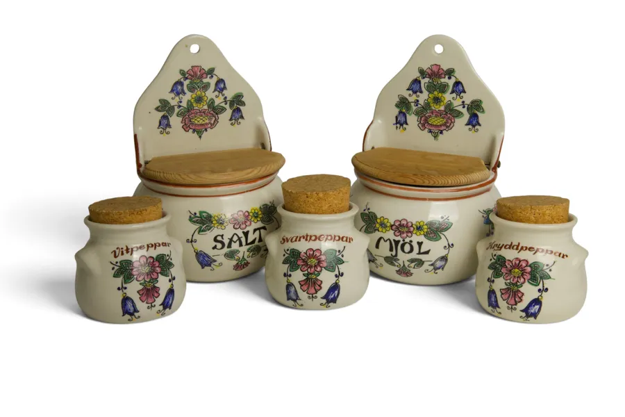 Kryddburkar samt salt- och mjölkärl, 5 delar, keramik, 1950-tal
