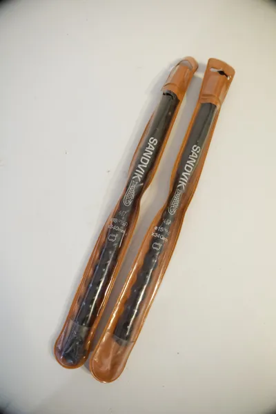 Slagborr / betongborr, 2 st – Sandvik, Ø18 mm (23/32”), SDS-fäste, längd ca 340 mm och 1 st 15 mm (19/32) längd ca 340 mm.