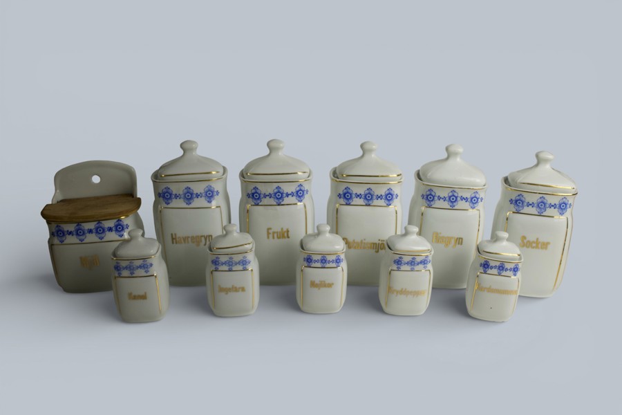 Svenskt skafferisett i porslin, 1950/60-tal – 11 delar