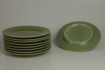 8 tallrikar, grön glasyr, 1900-talets senare del