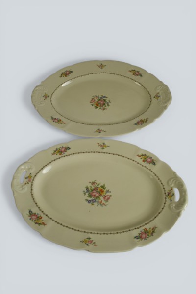 2 st ovala serveringsfat – Pirkenhammer, Böhmen, ca 1890–1918
