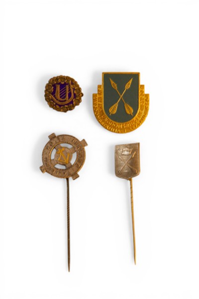 Parti äldre förenings- & idrottsmärken, 1900-tal