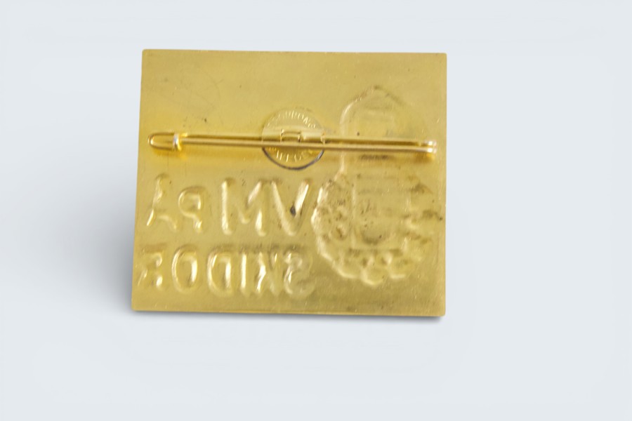 FIS. VM PÅ SKIDOR FALUN 1974. Emaljerad deltagar- / souvenirnål.