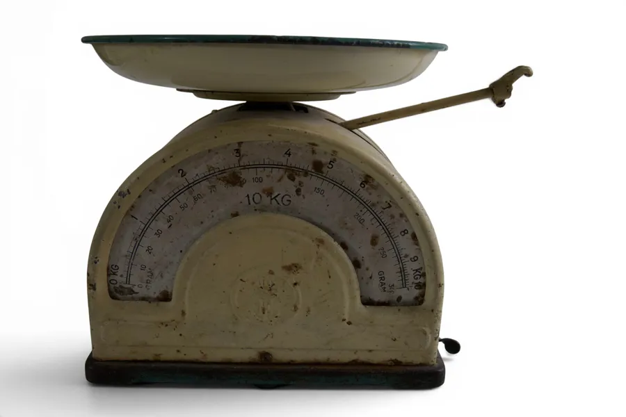 Köksvåg / hushållsvåg – emaljerad, 10 kg (retro)