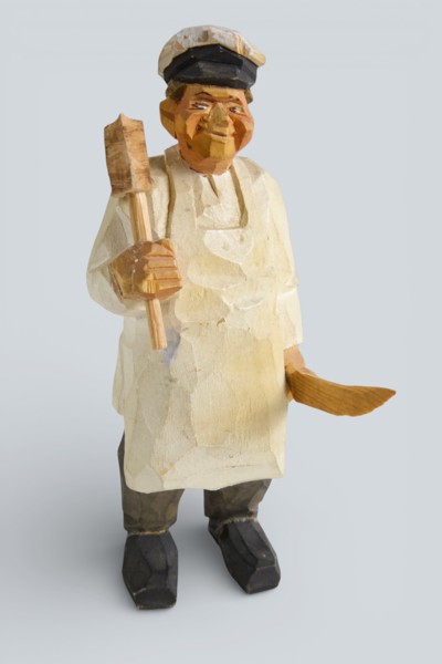 TRÄFIGUR, BAGARE, signerad, folkkonst, 1900-talets mitt.