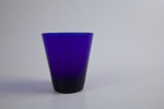 DRICKSGLAS, LILA / KOBOLTFÄRGAT GLAS, 1900-TAL