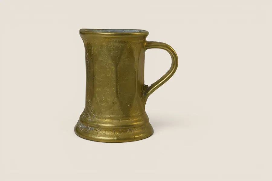 Ölmugg i mässing, 1900‑talets mitt