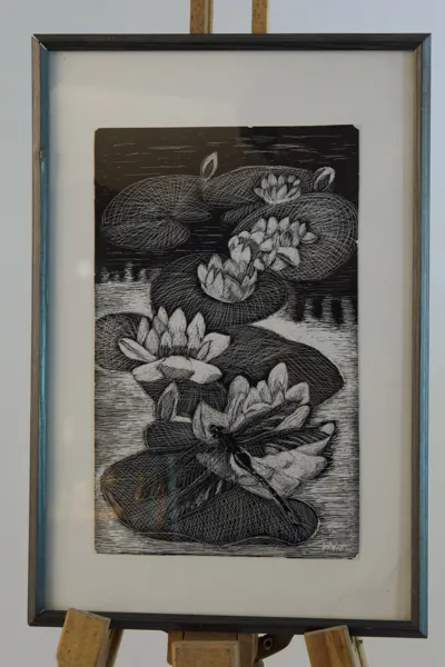 MONOGRAMSIGNERAD HV. Näckrosor, grafiskt blad, daterat 1975.