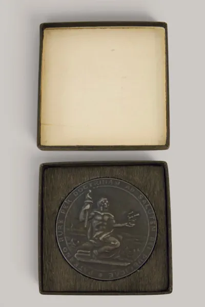 Savolainen osakunta, jubileumsmedalj 1653-1953, i etui