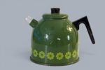 Ovanlig retro kaffepanna i grön emalj med blomdekor, 1960-/70-tal