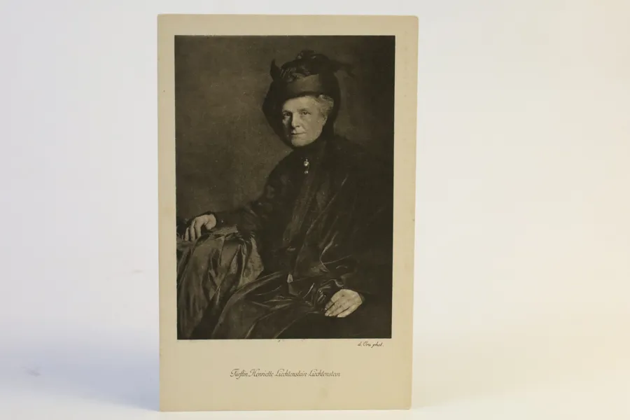 MADAME D’ORA, efter fotografi, porträtt av prinsessan Henriette von und zu Liechtenstein, Wien, omkring 1915–1916. Proveniens: Henry B. Goodwins privata samling.