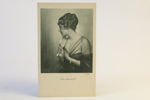 MADAME D’ORA (DORA KALLMUS, 1881–1963), ”Frau Mimi von R.”, fotografiskt konstkort, Wien 1914.