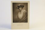 MADAME D’ORA (DORA KALLMUS, 1881–1963), ”Frau Gräfin Franz R.”, fotografiskt konstkort, Wien 1914.