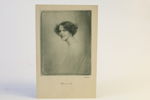 MADAME D’ORA (DORA KALLMUS, 1881–1963), ”Frau von Sz.”, fotografiskt konstkort, Wien 1914.