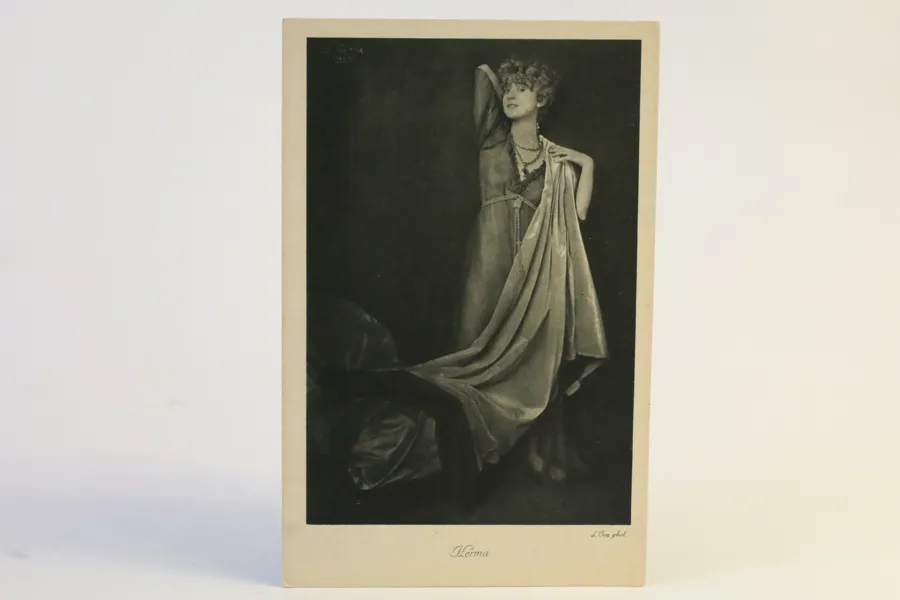 MADAME D’ORA (DORA KALLMUS, 1881–1963), ”Hermia”, fotografiskt konstkort, Wien 1915.