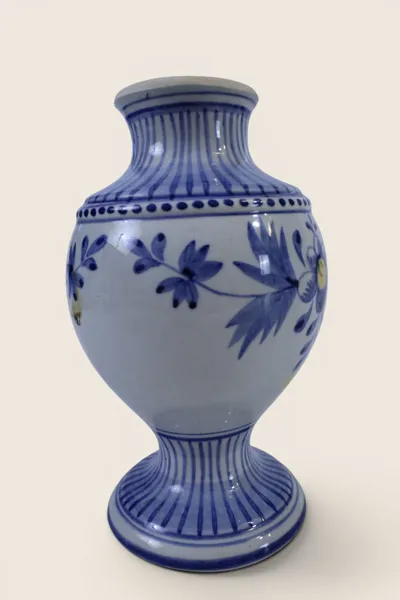 CARVALHINHO, PORTO – handmålad fajansvas, Portugal, 1900-talets mitt