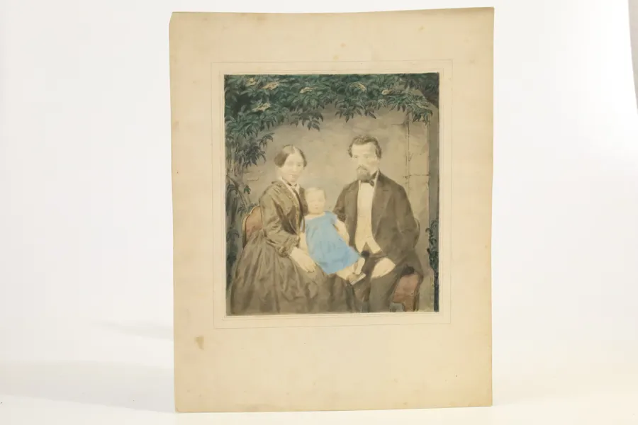 FAMILJEPORTRÄTT MED BARN, FÄRGTRYCKT KONSTREPRODUKTION, SENT 1800-TAL/TIDIGT 1900-TAL.