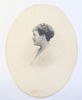 SVERIGE. PORTRÄTTFOTOGRAFI, omkring sekelskiftet 1900. Dam i profil, oval montering.